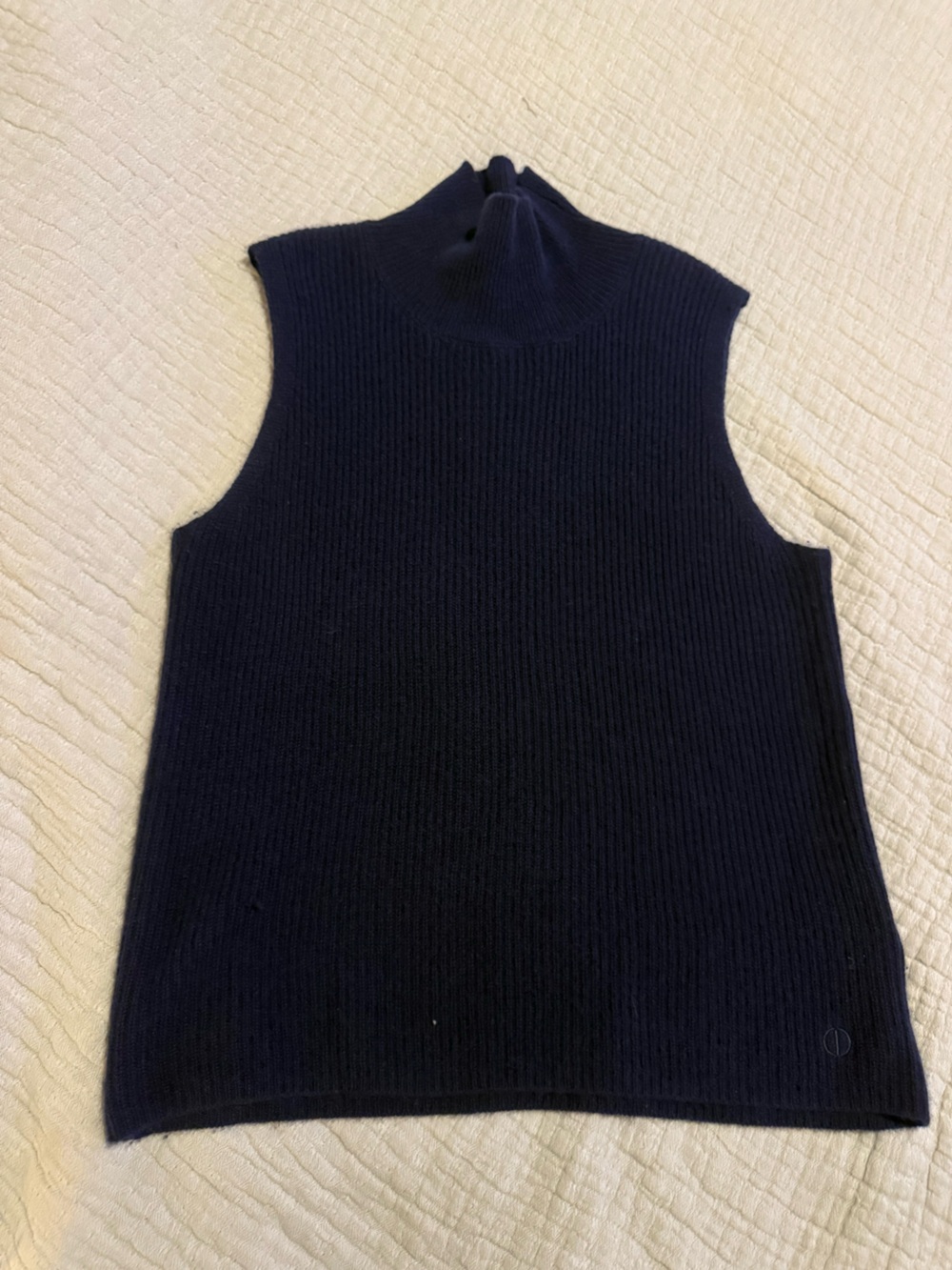 In/One Sleeveless Ribbed Cashmere Knit Turtleneck Sweater - Navy EUC 1487